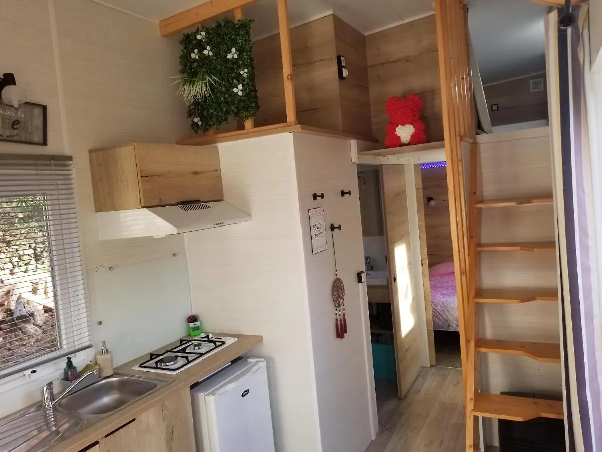 Hotel La Tiny Du Midi à Tourrettes-sur-Loup
