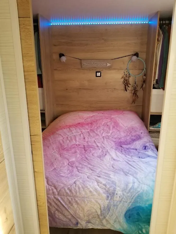 Hotel La Tiny Du Midi à Tourrettes-sur-Loup Camping
