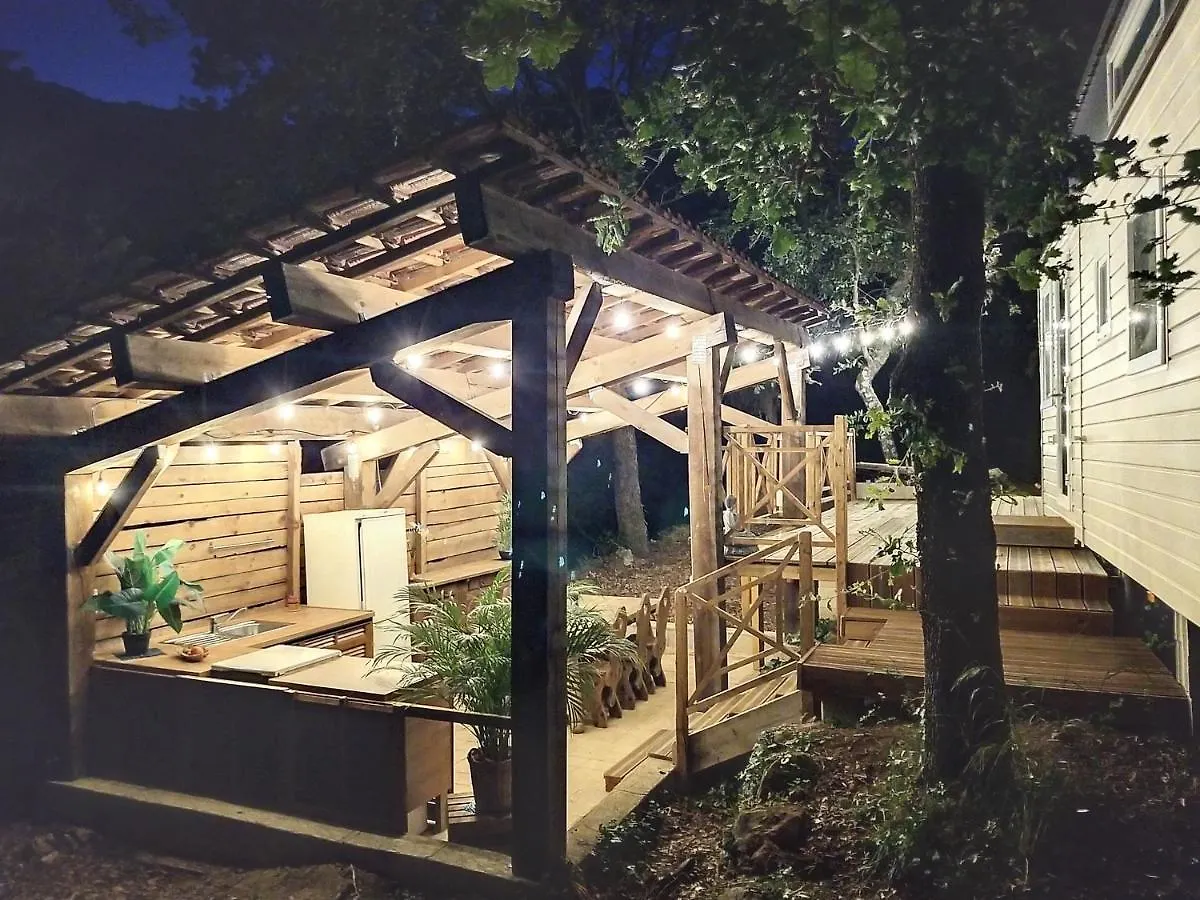 Hotel La Tiny Du Midi à Tourrettes-sur-Loup France