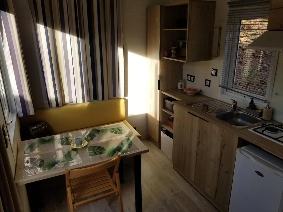 Camping Hotel La Tiny Du Midi à Tourrettes-sur-Loup
