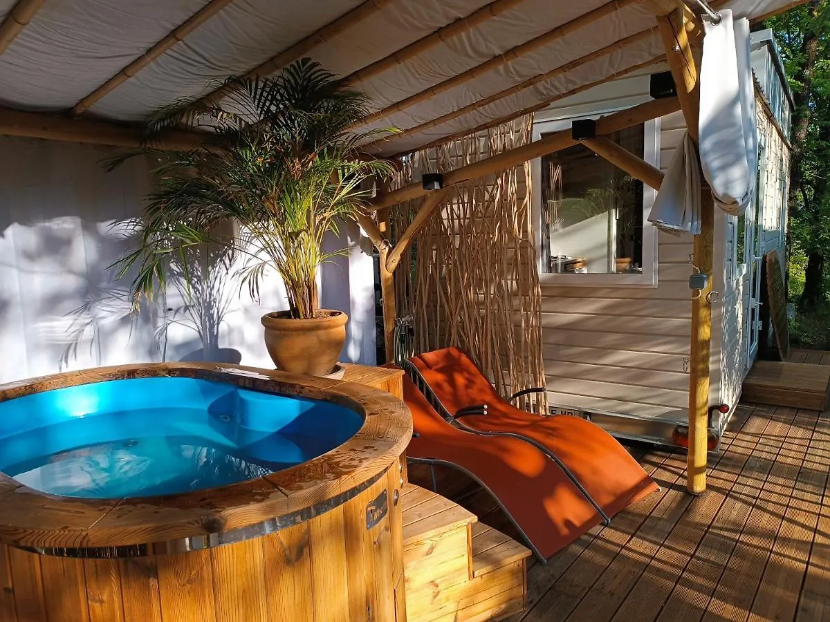 Camping Hotel La Tiny Du Midi à Tourrettes-sur-Loup